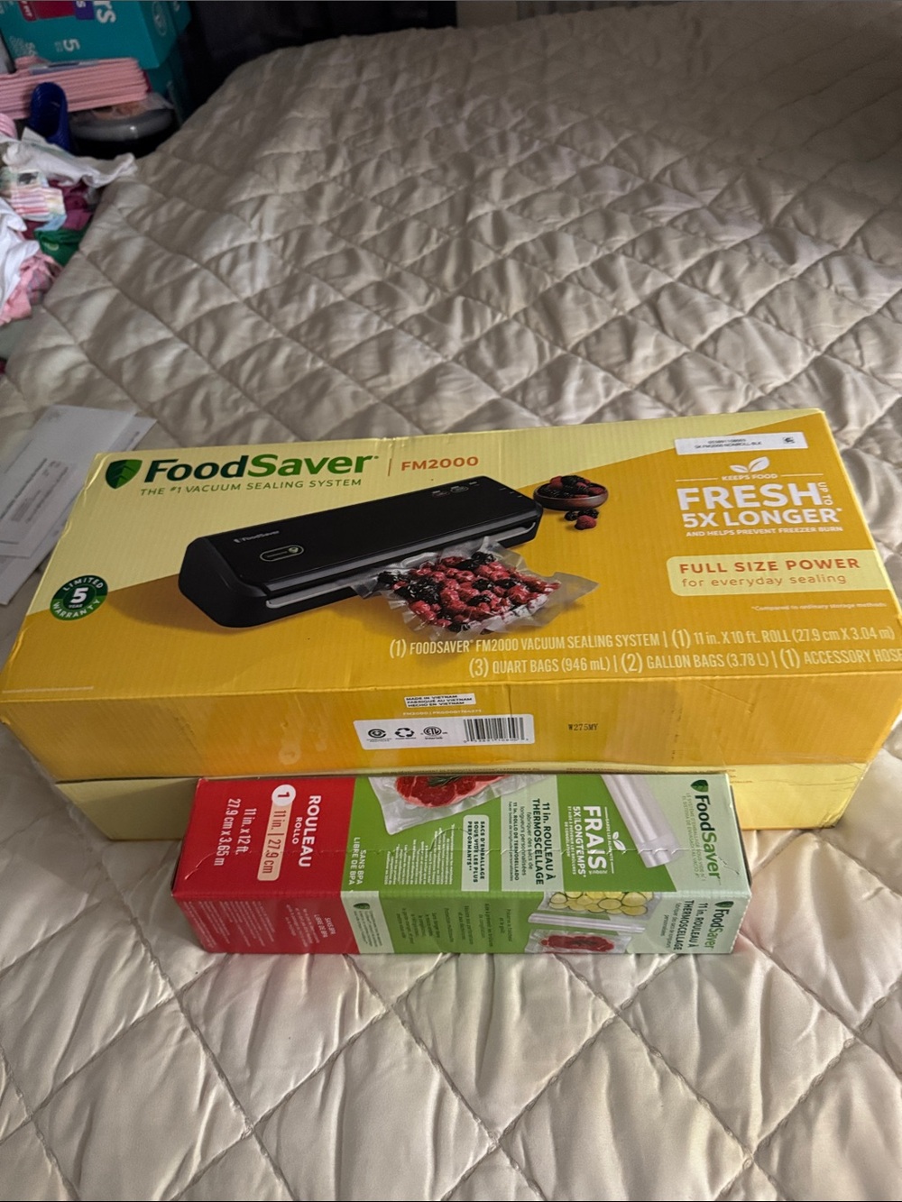 FoodSaver FM2000 Vacuum Sealing System in Yellow Box